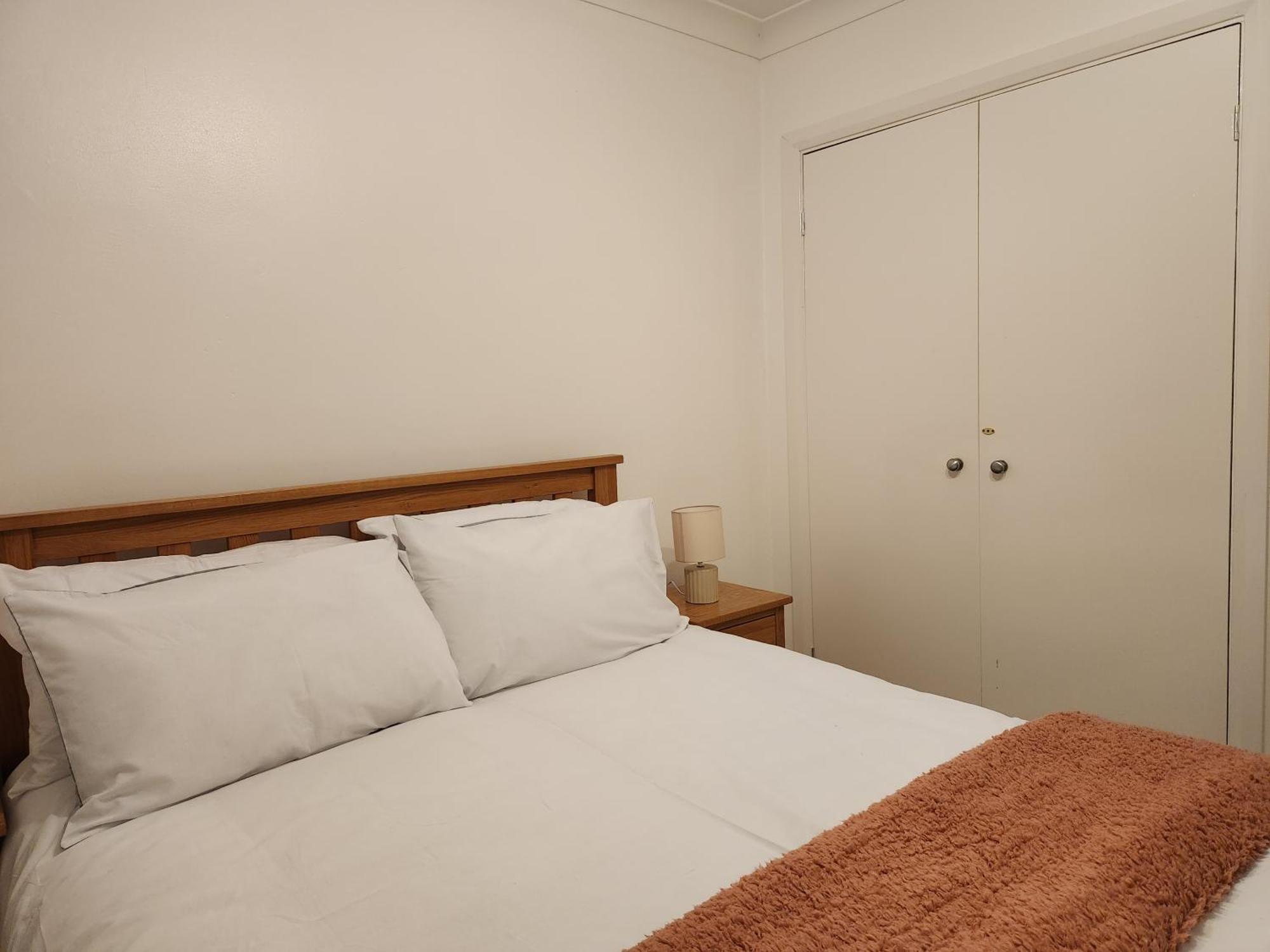 Elmdon House With 4 Spacious Bedrooms To Choose 伯明翰 外观 照片