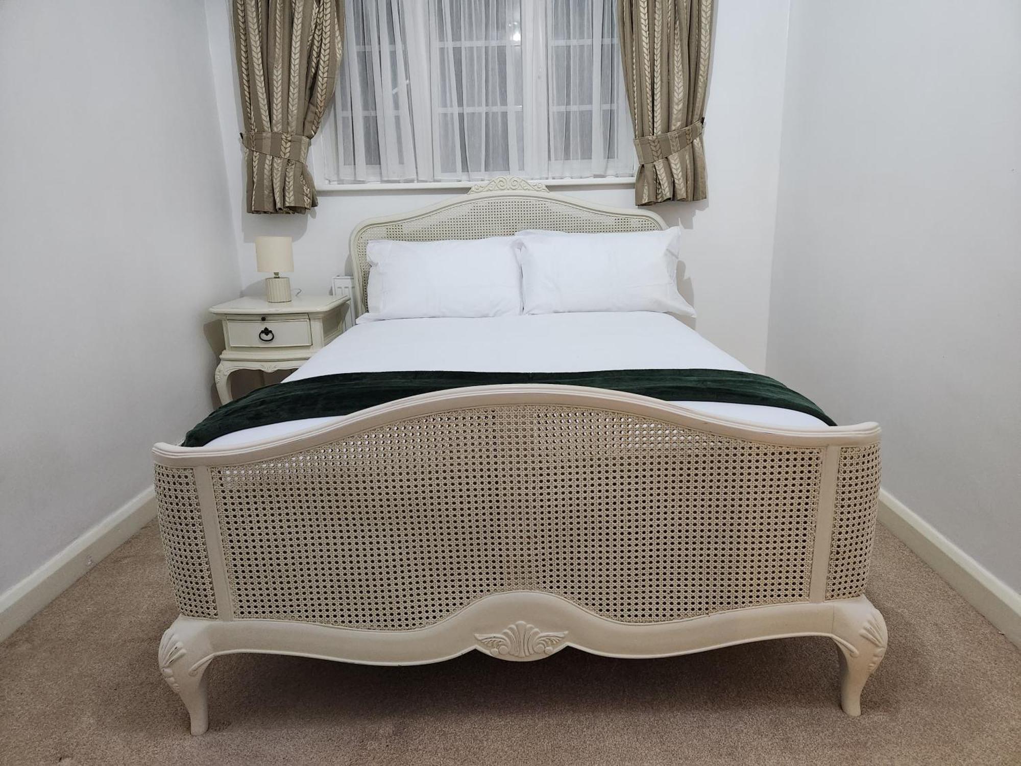 Elmdon House With 4 Spacious Bedrooms To Choose 伯明翰 外观 照片