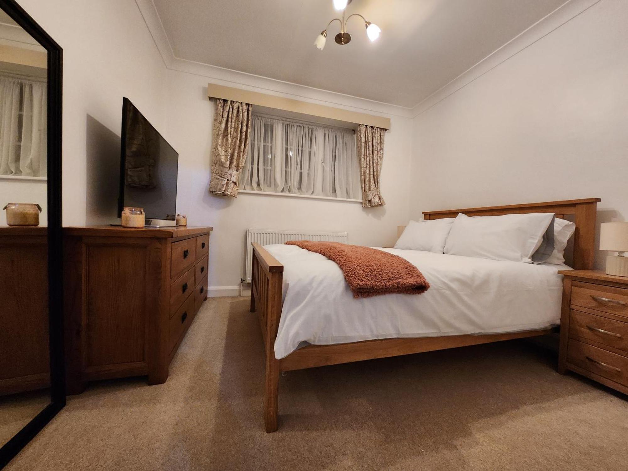 Elmdon House With 4 Spacious Bedrooms To Choose 伯明翰 外观 照片