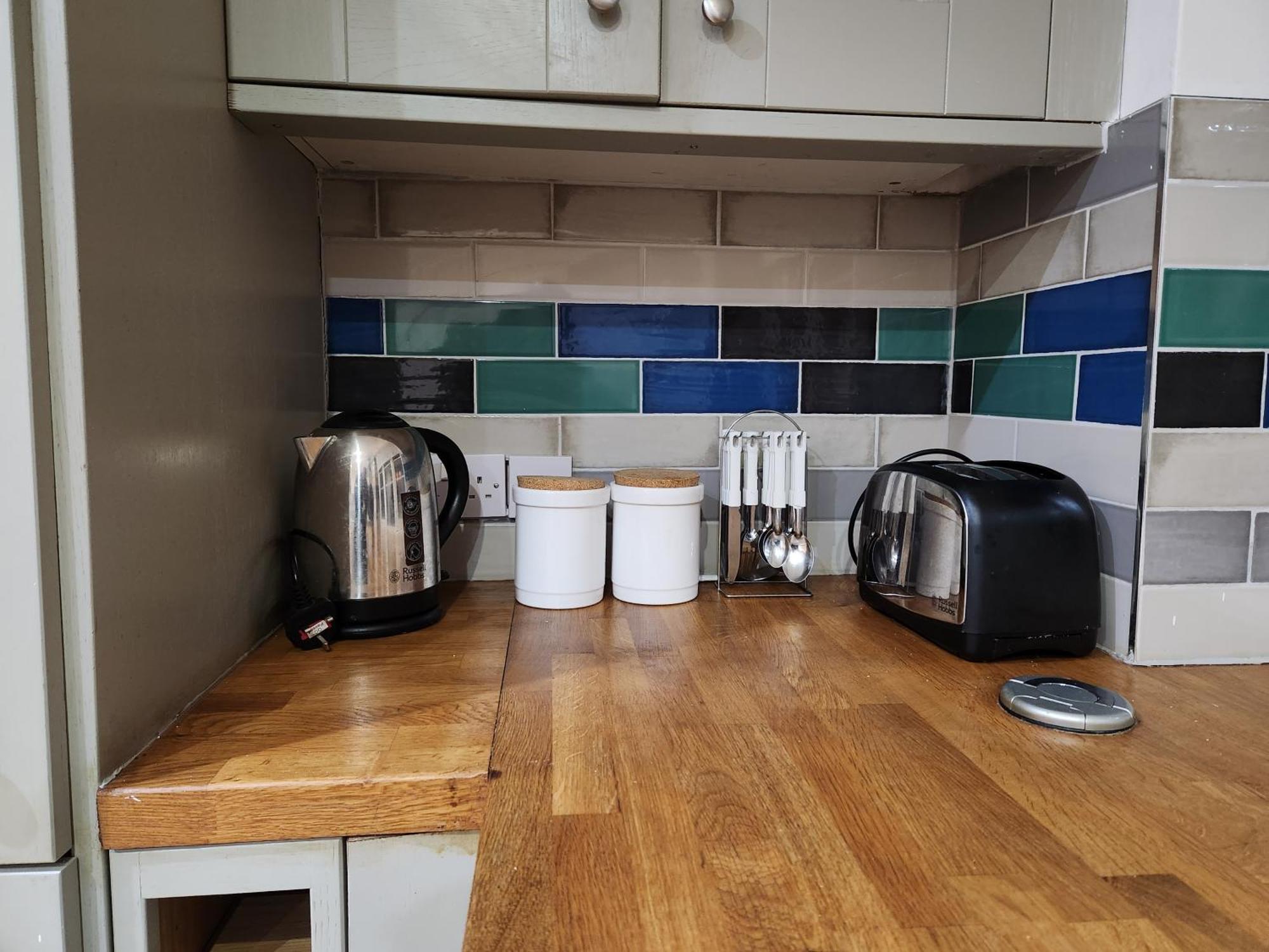 Elmdon House With 4 Spacious Bedrooms To Choose 伯明翰 外观 照片