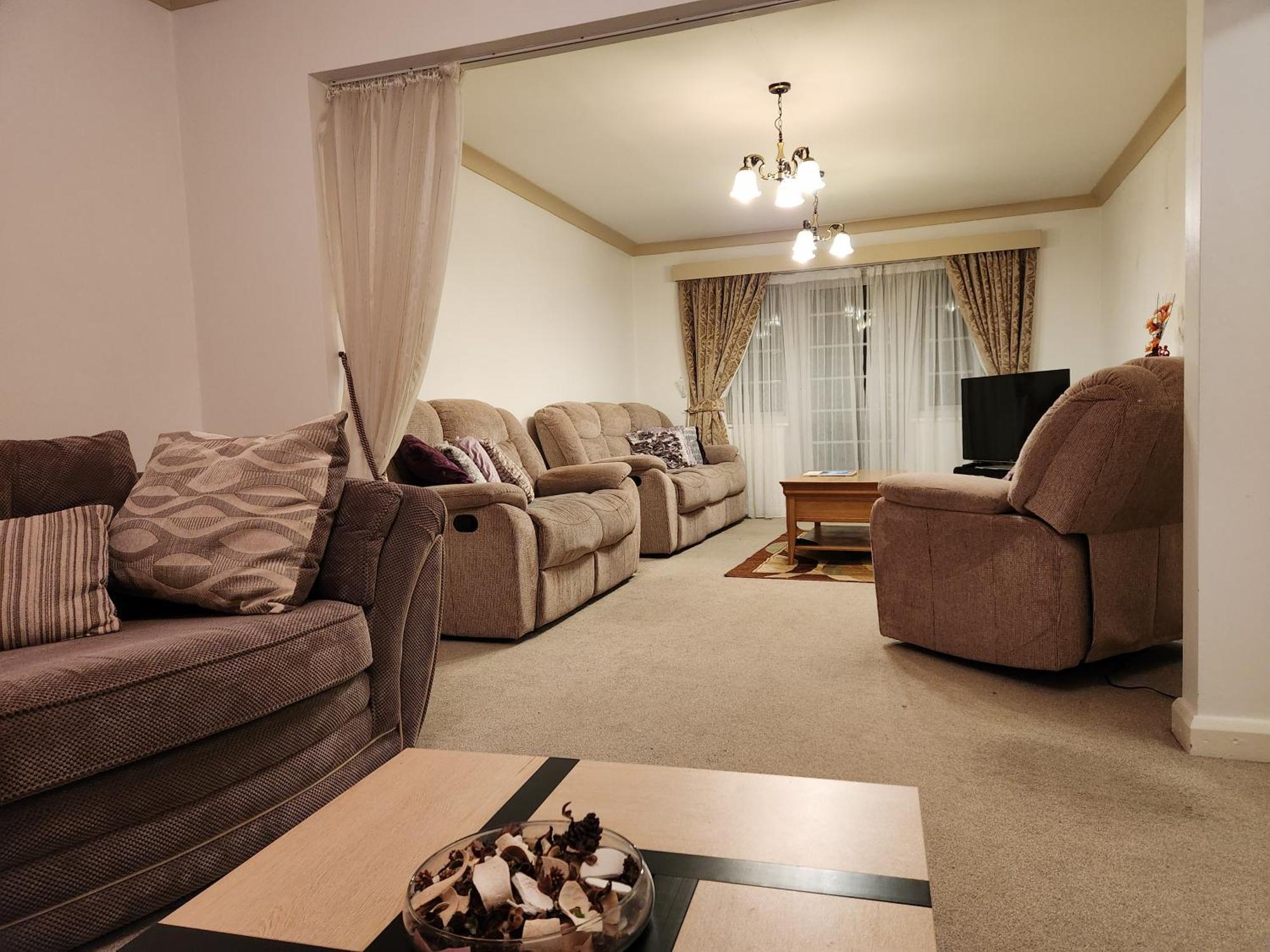 Elmdon House With 4 Spacious Bedrooms To Choose 伯明翰 外观 照片