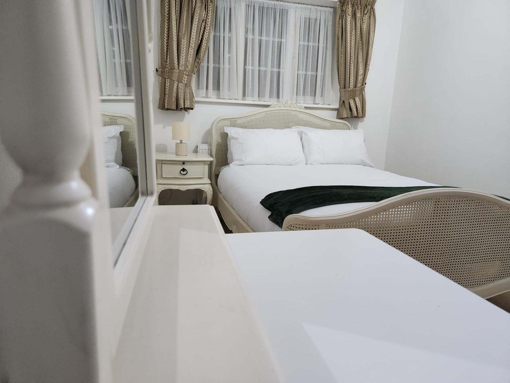 Elmdon House With 4 Spacious Bedrooms To Choose 伯明翰 外观 照片