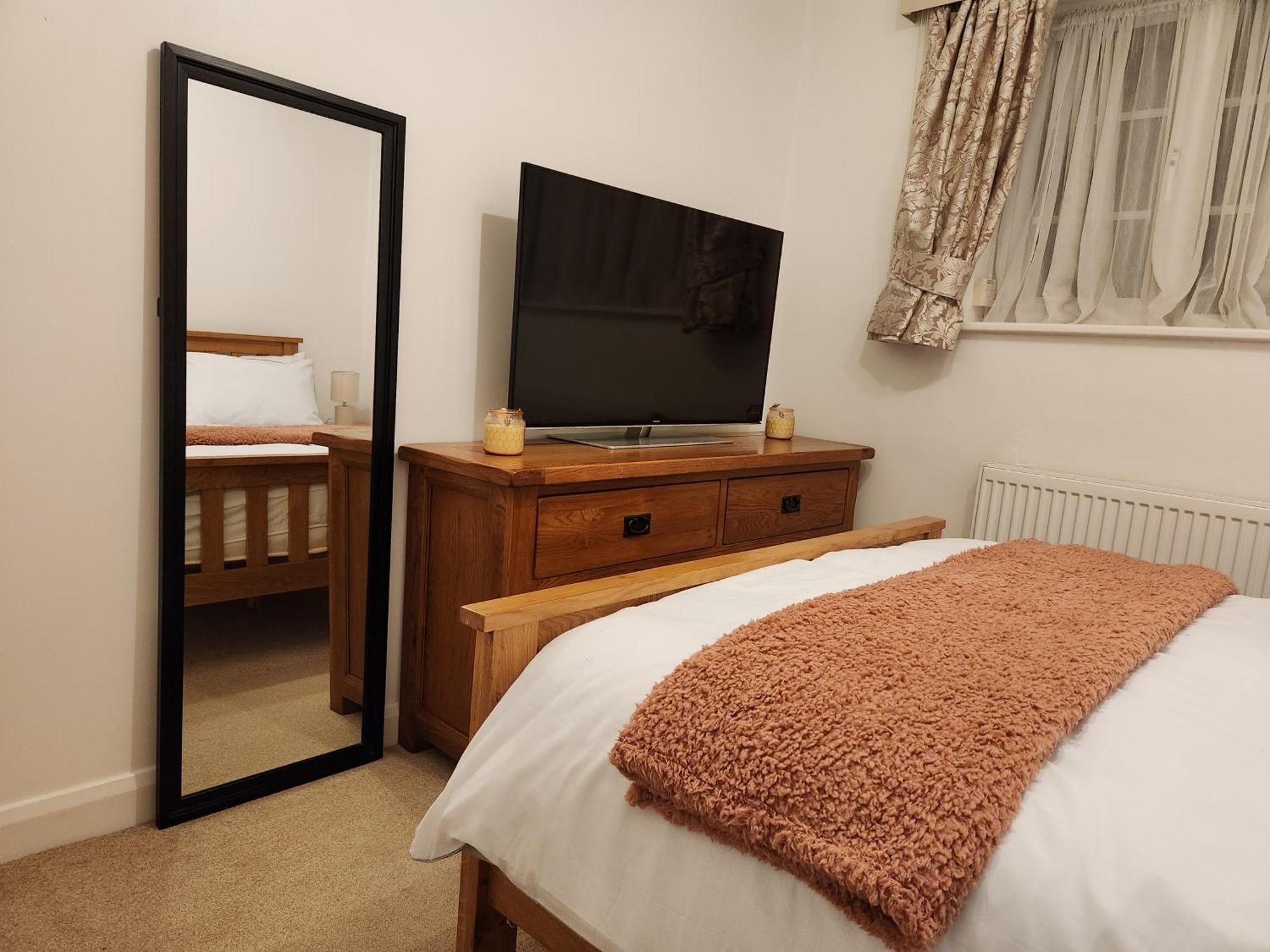 Elmdon House With 4 Spacious Bedrooms To Choose 伯明翰 外观 照片