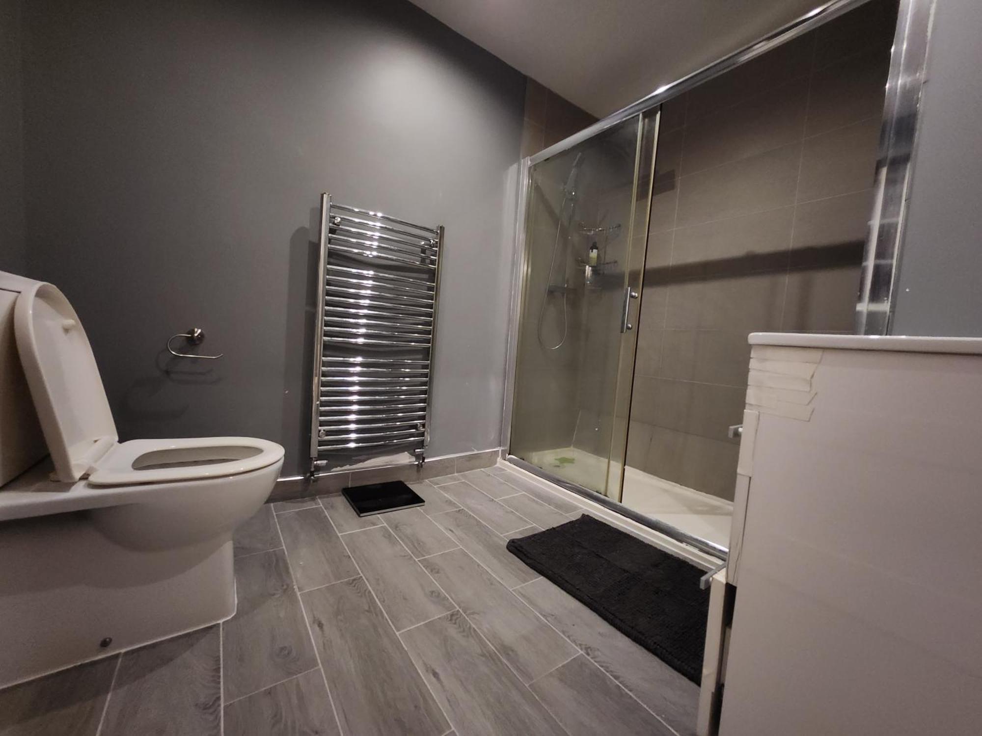 Elmdon House With 4 Spacious Bedrooms To Choose 伯明翰 外观 照片